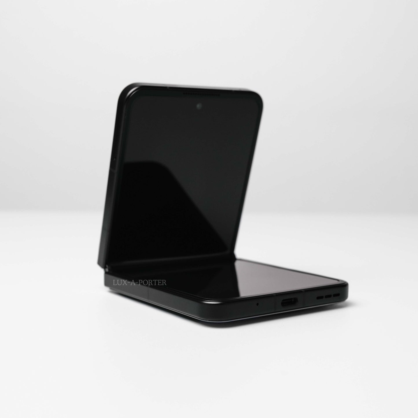 VERTU IRONFLIP PHONE CARBON TEXTURE TAFFETA