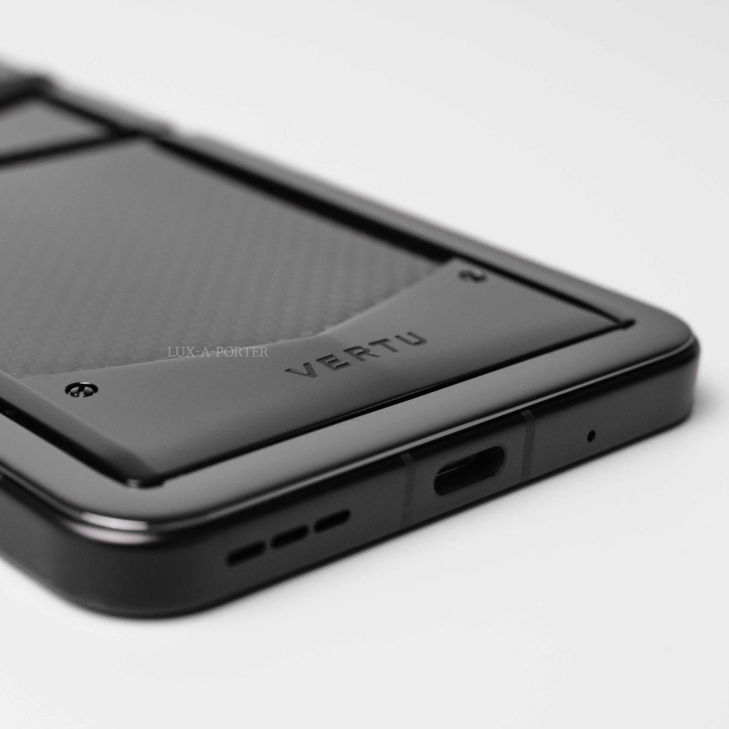 VERTU IRONFLIP PHONE CARBON TEXTURE TAFFETA